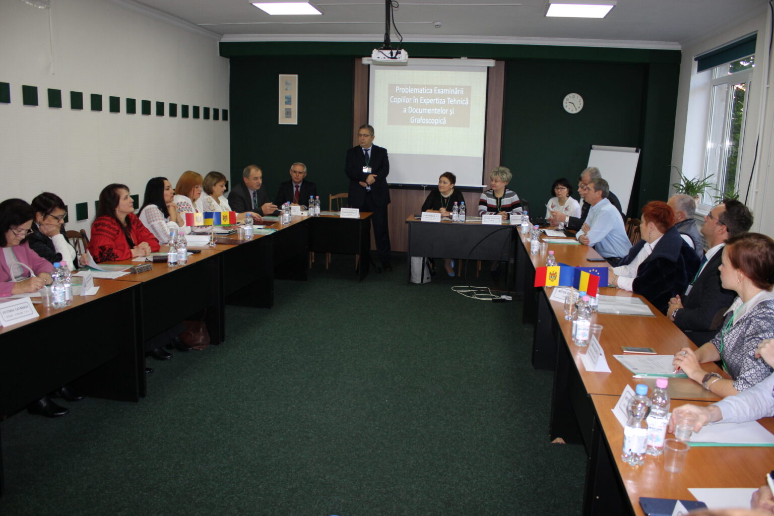 Експерти КНДІСЕ відвідали Республіку Молдову з метою участі в круглому столі з питань експертизи документів