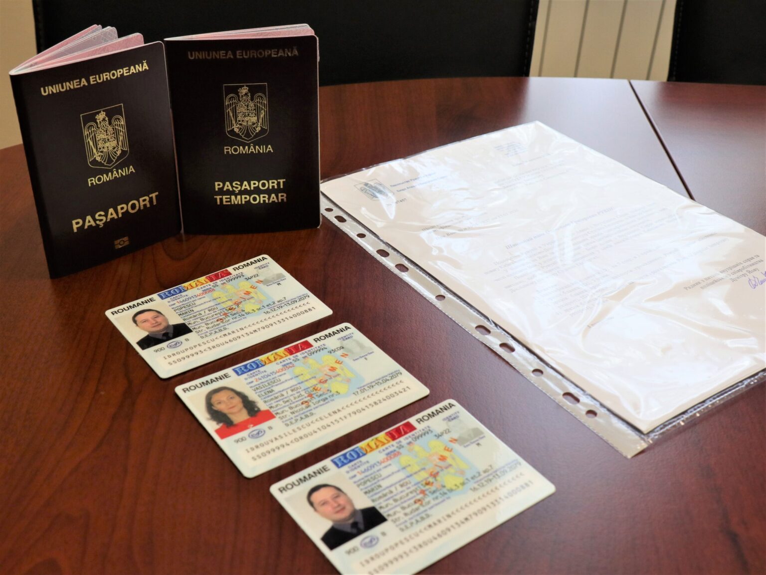 експерти Київського НДІСЕ отримали зразки румунських ідентифікаційних документів